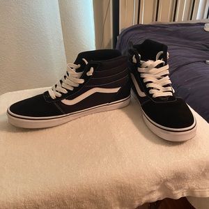 Size 12 ward hi tops by vans.